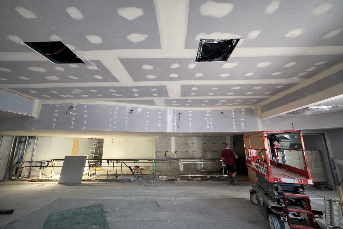 Tavern renovation in Runaway Bay, carpentry and plaster fit-out by KGW